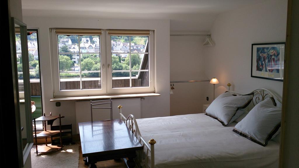 Mosel View Apartment Цел ан дер Мозел Стая снимка