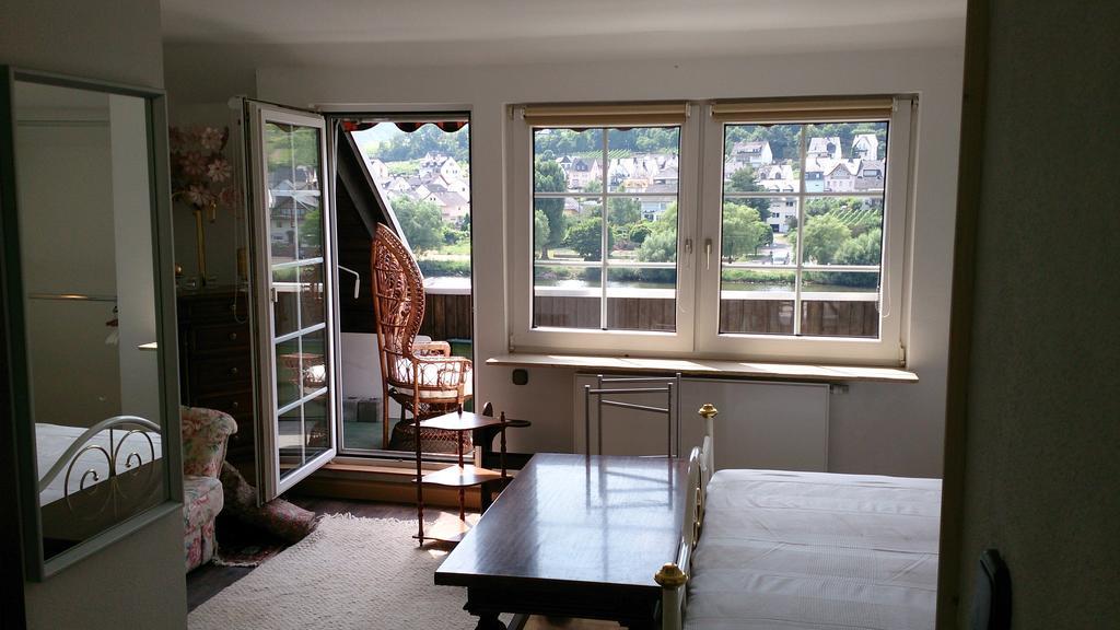 Mosel View Apartment Цел ан дер Мозел Стая снимка